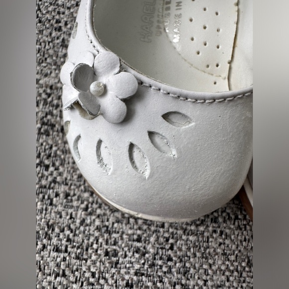 Karela Baby girl’s Garden Walking Shoes. These white leather shoes .  Size 3M. - Picture 5 of 12